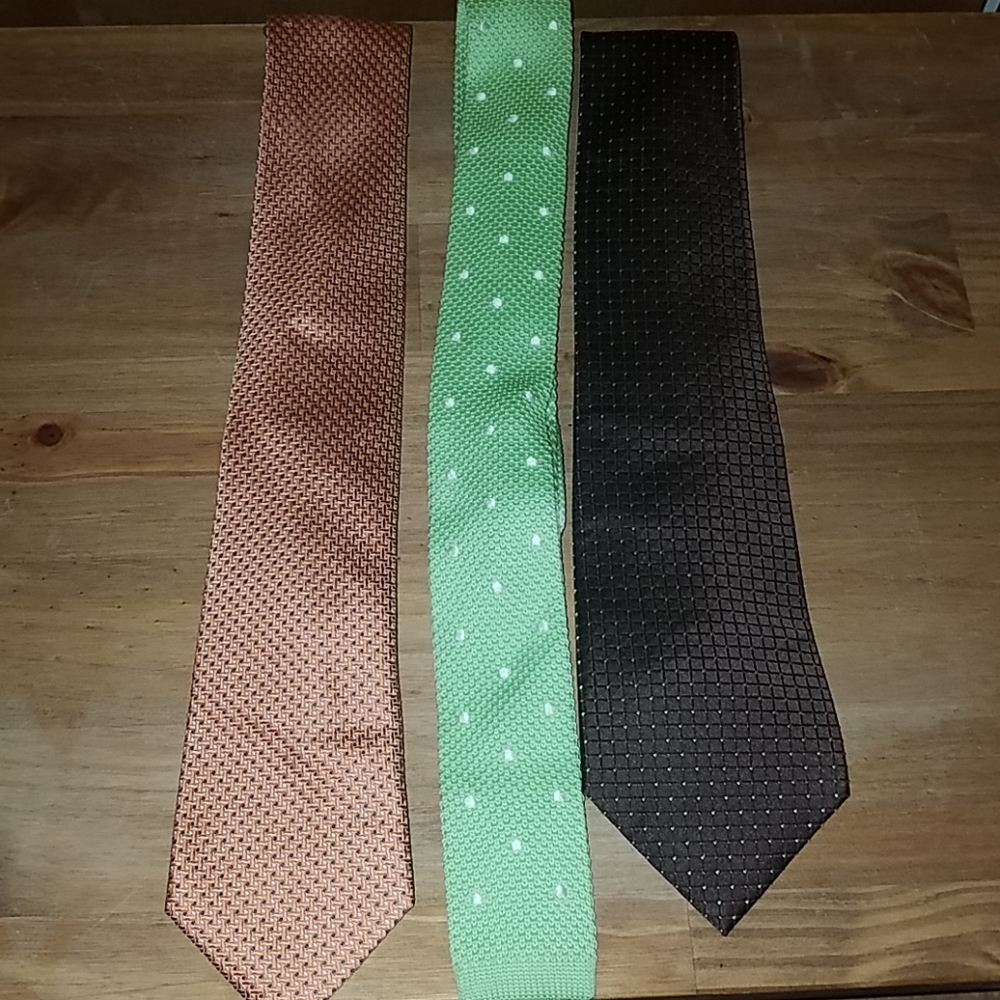 A bundle of 3 neck ties